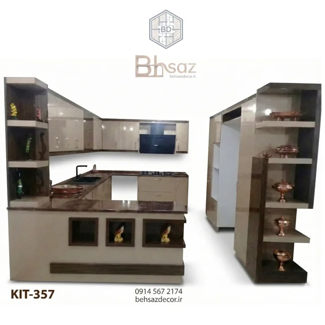 کابینت آشپزخانه مدرن یو شکل ام دی اف دو رنگ هایگلاس کرم و طرح چوب قهوه ای با شلف دکوری